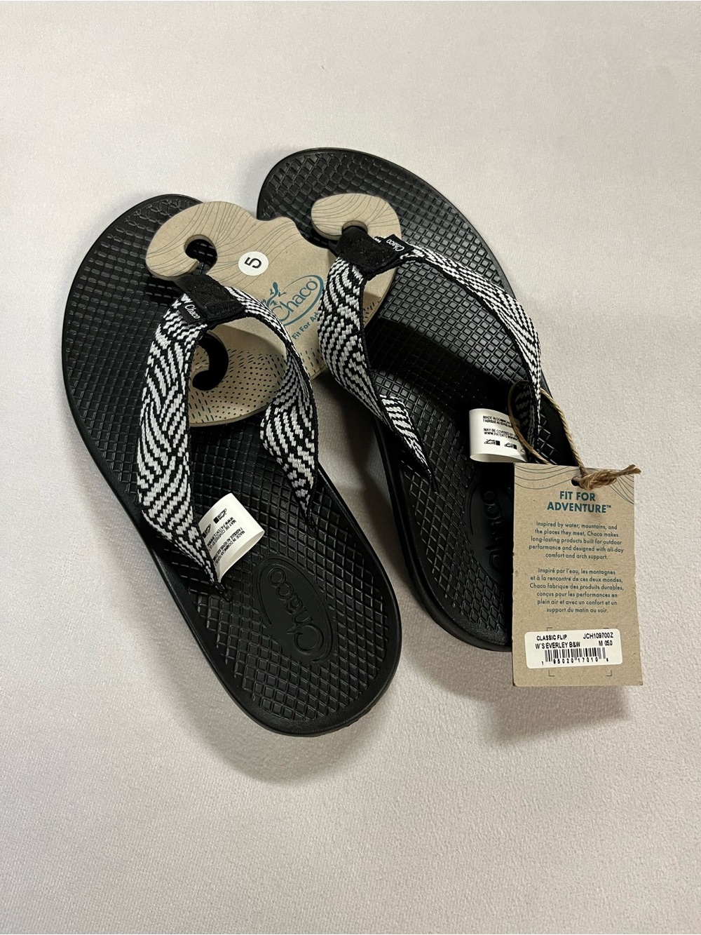Chaco Classic Flip Sandals Everley Black/White Women’s 5 NWT Boho Sporty